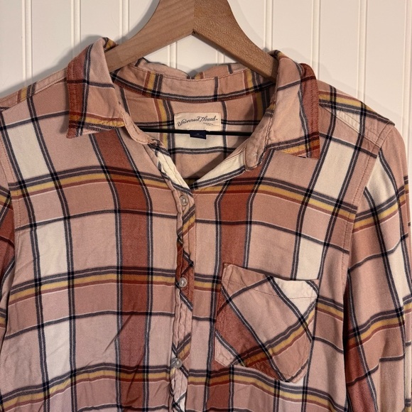 Universal Thread Plaid Lightweight Button Down Long Sleeve Size Medium - Picture 3 of 10